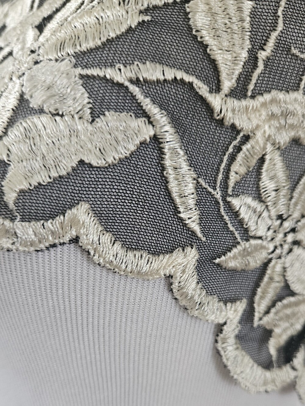 Vintage Victoria's Secret Peekaboo Embroidered Chemise - Picture 6 of 8